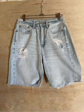 American Eagle highest 90’ Boyfriend Light Blue Distressed Bermuda Shorts